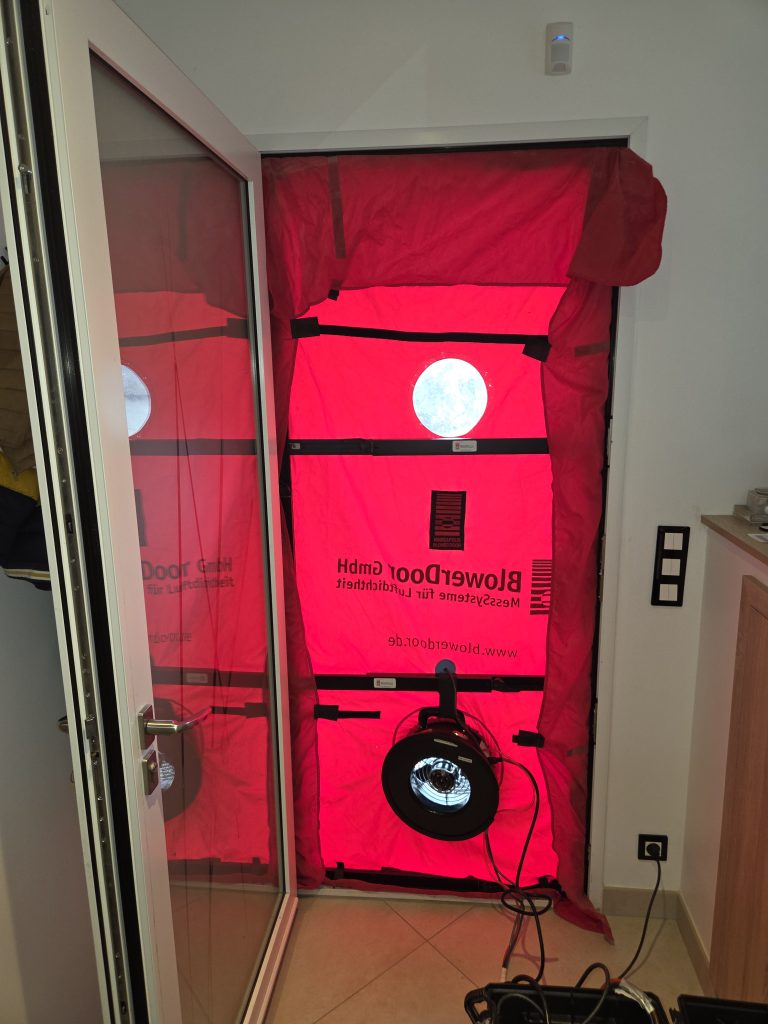 Test d'étanchéité à l'air maison individuelle Isère Infiltrométrie, test à l'air, test etancheite a l air